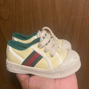 Toddler Gucci 1977 tennis shoes w Gucci shirt